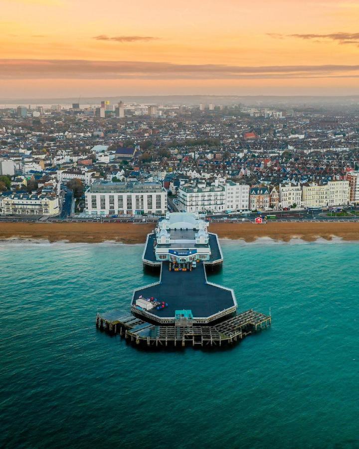 פורטסמות' Southsea Royale James Bond 3 Bed Cool Penthouse, Seafront Parking מראה חיצוני תמונה